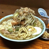 「ラーメン（野菜増し・ニンニク少し・生姜ダレ￥750）」@ラーメン富士丸 板橋南町店の写真