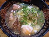 「ラーメン（650円）+温泉たまご（100円）」@にんにくラーメン幸ちゃん 東豊中店の写真