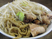 「小らーめんブタ入り（ニンニクヤサイ）@850」@蓮爾 さんこま店の写真