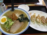 「ラーメン・ギョウザセット850円（味噌）」@玄咲 月寒本店の写真