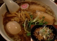 「醤油 + 肉茶飯 + 味玉」@江戸前煮干中華そば きみはんの写真