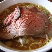 「牛そば（ローストビーフのせ）800円」@ぐるまん野州男の写真