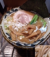 「豚骨醤油らーめん」@つけめん・らーめん活龍 竹園店の写真