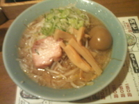 「白しょうゆらーめん+味付け玉子」@めんりゅうの写真