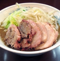 「豚増しらーめん（普通）」@らーめん陸の写真