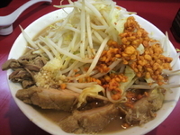 「豚ラーメン（麺少なめ硬め、ニンニク少なめ、辛揚げ）」@千里眼の写真