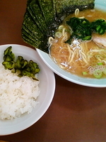 「のりラーメン【710円くらい】小ライス【110円】 麺カタメ」@本牧家 本店の写真