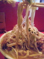 「豚入り大盛りトッピング全部」@ラーメン二郎 府中店の写真