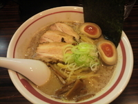 「味玉ラーメン（太麺、大盛）」@ラーメン長山の写真