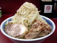 「らーめん小680円（野菜ちょい増し、アブラ）+ほぐし豚100円」@らーめん豚喜 川口店の写真