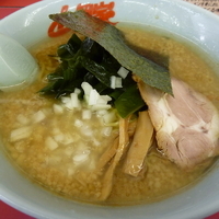 「プレミアム醤油とんこつ（780）+背脂多目（現金100）「麺硬め」@ラーメン山岡家 小山田間店の写真