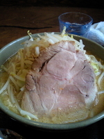 「らあめん（大和麺）大盛580円+ランチ餃子（3個）200円+ライ」@麺屋大和の写真