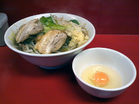 「小ラーメン（700円）+生卵（50円）」@ラーメン 学の写真