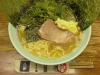 「ラーメン+のり増+くきわかめ」@まこと家の写真
