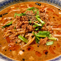 「四川風黒胡麻坦々麺（麺少なめ）・期間限定 ￥900 ニンニク別皿」@らーめん こじろう526 日暮里店の写真