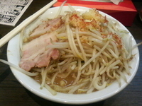 「野菜ドカ（ニンニク増し） 700円（ニンニク増し無料）」@四麺燈の写真