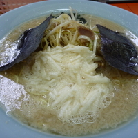 「ネギとろろラーメン（850）+中盛（100） 「麺硬め 味普通 」@ラーメンショップ 丸ヶ崎店の写真