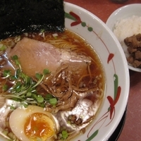 「醤油らーめん+ランチサービス小らいす 680円+50円」@らーめん天神下 大喜の写真