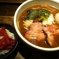 「鶏油（塩）730円+肉増し1枚100円+味玉100円+」@喜元門 本店の写真