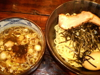 「寝かし醤油つけ麺+チャーシュー+味玉」@中華麺家 まんまるの写真