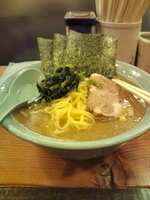 「らーめん大盛+小ライス ￥900+￥100」@横浜家系ラーメン やややの写真