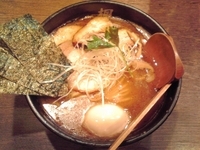 「醤特楓麺 大盛 麺かため 汁こいめ 油こってり」@らーめん楓の写真