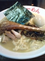 「鶏こく塩らーめん（味玉）」@日の出らーめん 立川店の写真