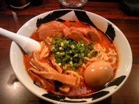 「特性ラーメン（赤）」@麺屋武蔵 武骨の写真