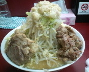 「味噌らーめん（野菜・ニンニク・アブラ）780円+ほぐし豚100円」@らーめん豚喜 川口店の写真