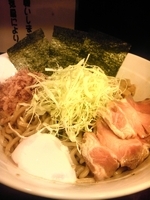 「油そば 海老風味（温玉、低温チャーシュー、キャベツ）」@肉支那蕎麦 喜元門 柏店の写真