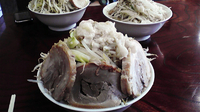 「ラーメン小+ブタ（ニンニク・ヤサイ・アブラ）」@ドン-キタモトの写真