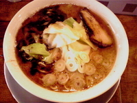 「真っ黒まぁ油のとんこつらー麺（硬め）+あぶり替玉（硬め）」@らー麺屋台 骨のzuiの写真