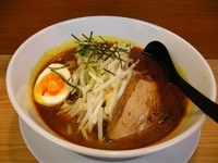 「『あぶりチャーシューカレーラーメン（ライス付...￥880）』」@魔女のカレーの写真