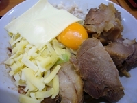 「まぜそば・並【全増し】（780円）+豚増し（200円）」@ジャンクガレッジ イオン八千代緑が丘SCの写真