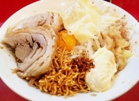 「特製まぜそば・全増し+小豚増し・チーズ」@ジャンクガレッジ 東大宮店の写真