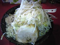 「ラーメン（小）「野菜チョイ増し、ニンニク、アブラ、カラメ」」@麺や 唯桜の写真