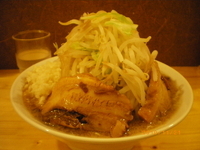 「豚そば ニンニクヤサイマシマシ ￥700」@ラーメン慶次郎 本店の写真