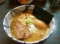 「醤油ラーメン 半熟玉子」@風来居 新宿店の写真