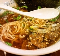 「連食ラーメン（牛中華そば）480円」@丸三製麺の写真