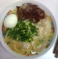 「ワンタン麺￥680+無料トッピングの茹で卵・キクラゲ」@一九ラーメン 筑紫支店の写真
