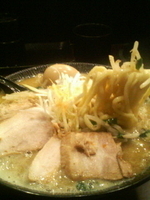 「特製みそらぁめん（大盛） 900円」@麺処 くるり 高円寺店の写真