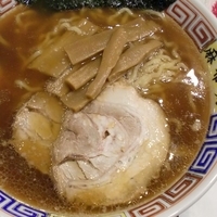 「屋台味（あっさり） 正油ラーメン」@麻布ラーメン 慶応三田店の写真