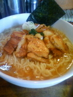 「チャーシュー麺（黒）+ダブル+辛味噌」@自然洞 麺舗の写真