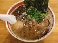 「豚骨味玉中太麺」@とんこつラーメン 光★MENJIの写真