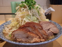 「燈郎 中盛り+ヤサイマシ」@麺屋 一燈の写真