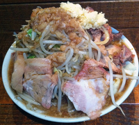 「豚ラーメン（野菜、ニンニク）900円」@ラーメン荘 その先にあるものの写真