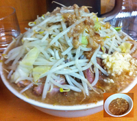 「ブタラーメン（全マシ、辛め）900円」@ラーメン もみじ屋の写真