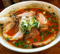 「四川風担々麺（細麺、中辛）800円+チャーシュー250円」@時ちゃんラーメンの写真