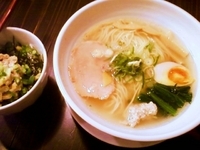 「鶏だし塩らーめん 麺カタ + チャーシューめし」@吉田商店の写真