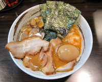 「魚介醤油ラーメン+チャーシュー+味付玉子」@麺屋 優創の写真